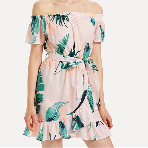 Dresses & Skirts - Off shoulder tropical print dress NEW small